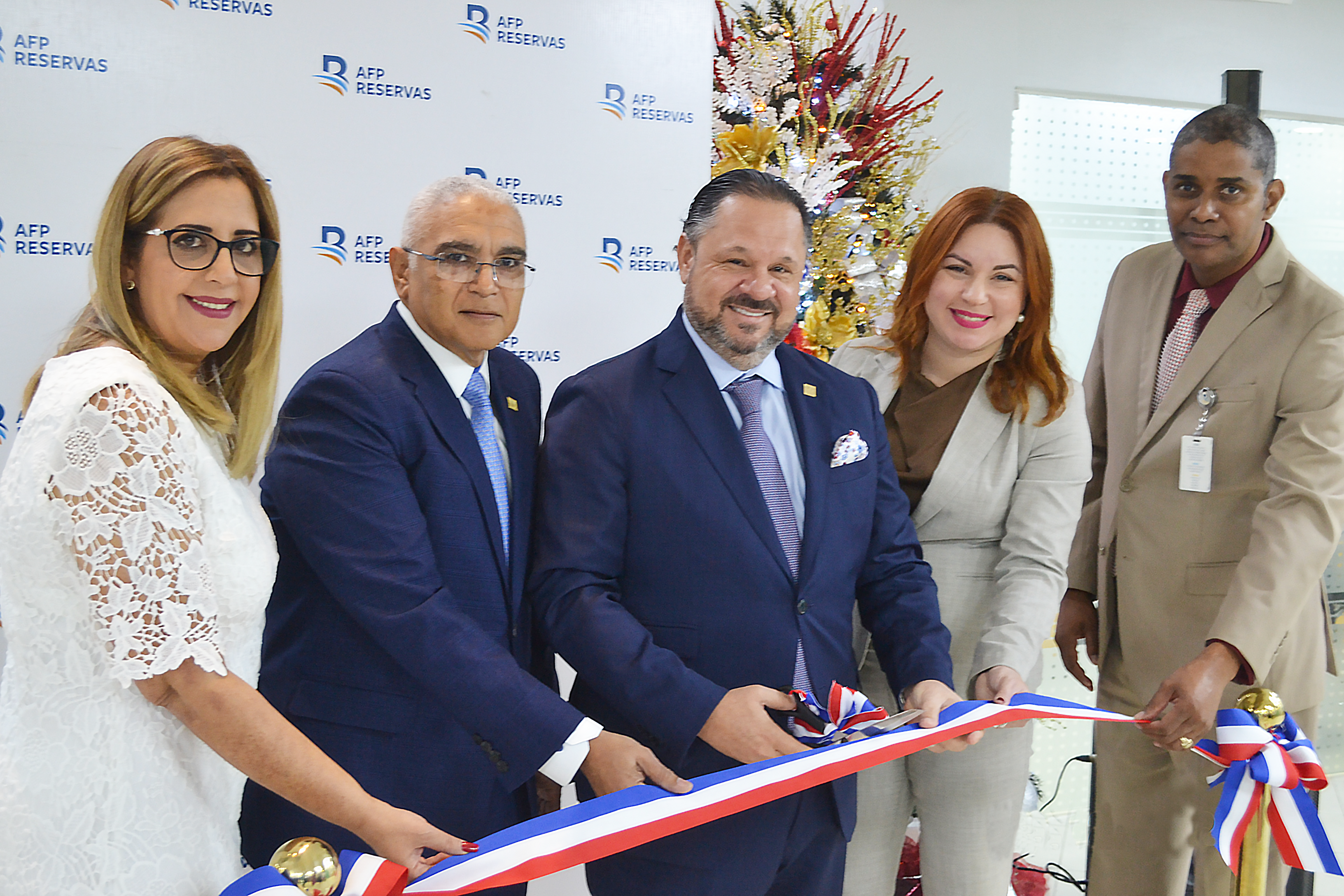 AFP Reservas ha entregado RD$1,992,404,210 millones a sus afiliados en la Zona Sur y abre su nueva agencia de Servicio al Cliente en Barahona